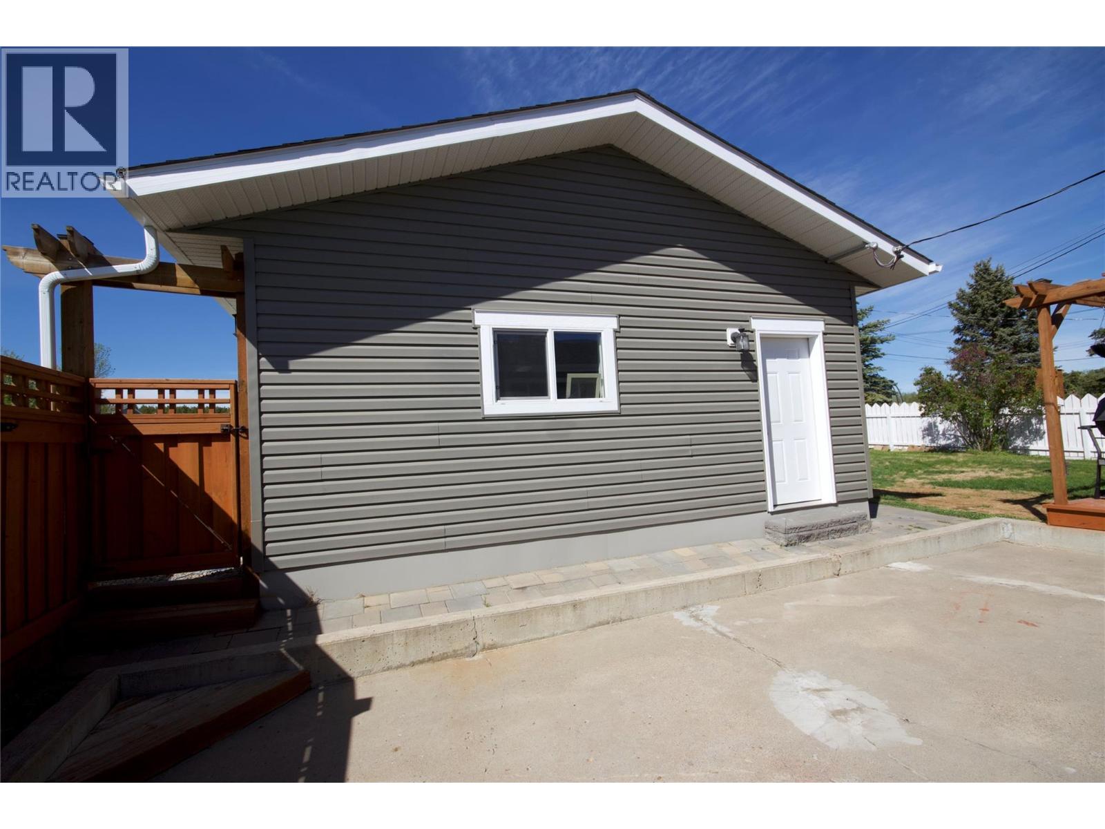 1316 92 Avenue - 20