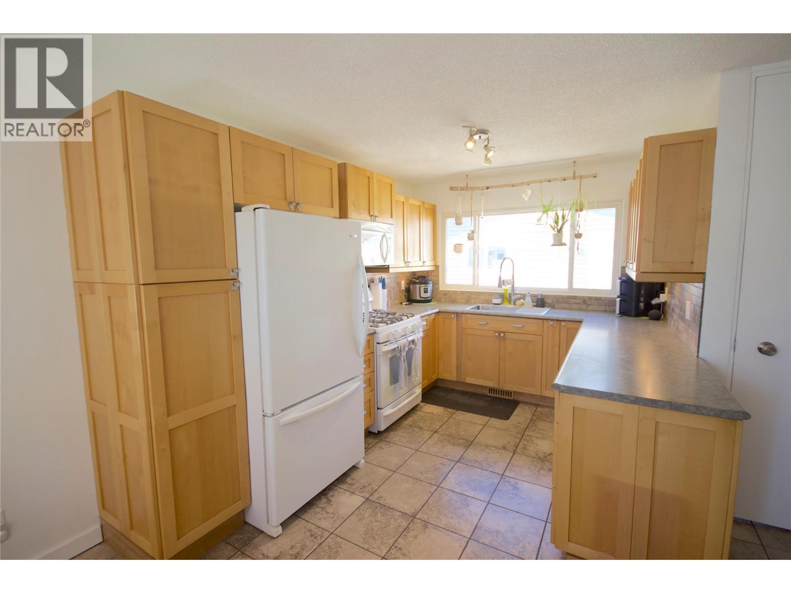 1316 92 Avenue - 3