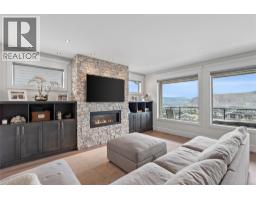 5pc Ensuite bath - 2064 Galore Crescent, Kamloops, BC V2E0A7 Photo 9