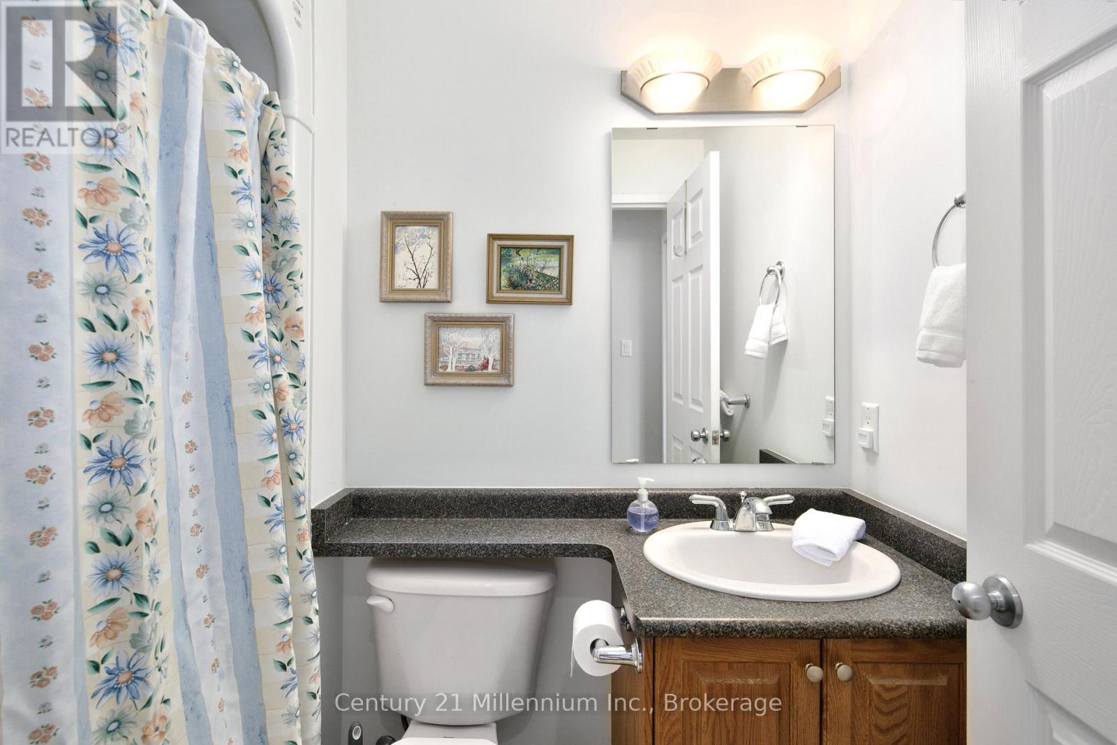 #407 10 BAY STREET E - 15