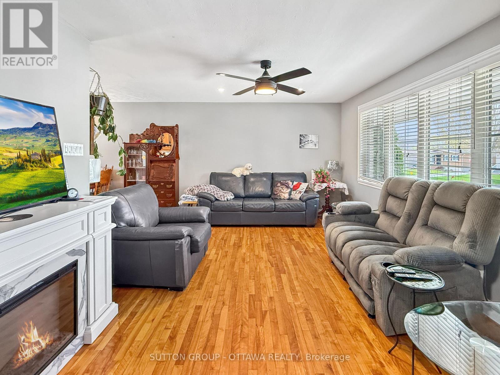 412 LEITCH DRIVE - 18