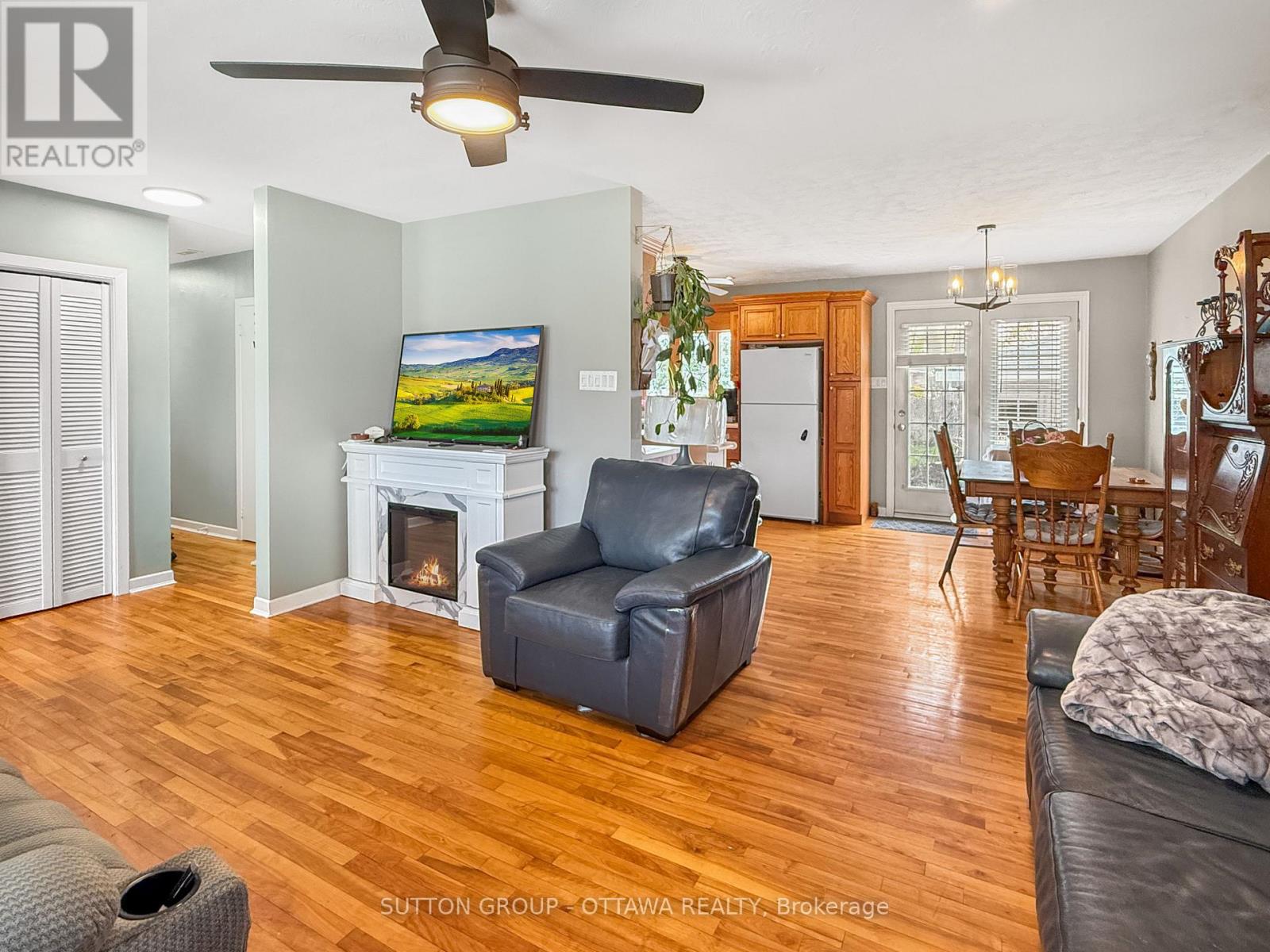 412 LEITCH DRIVE - 20