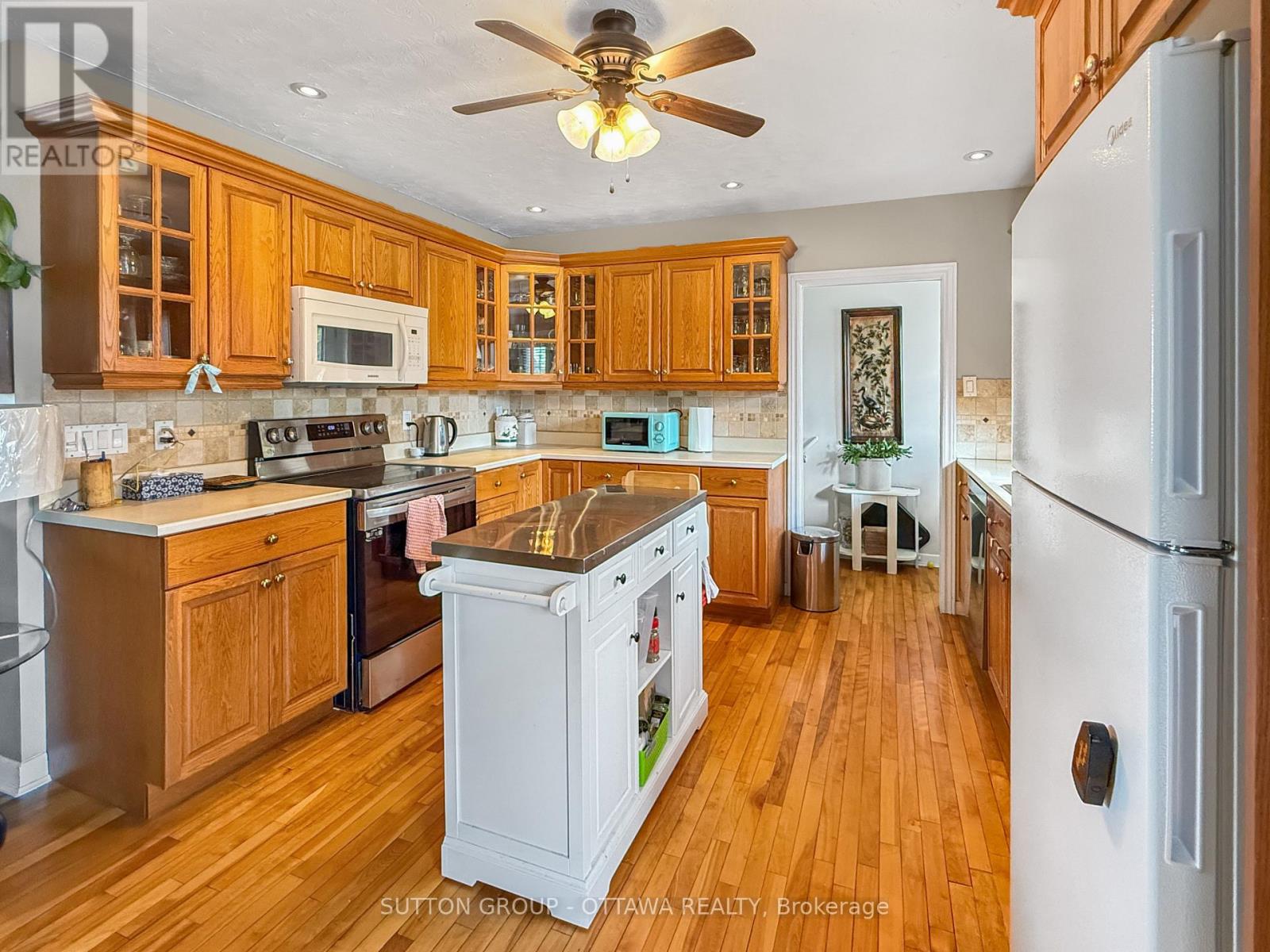 412 LEITCH DRIVE - 11