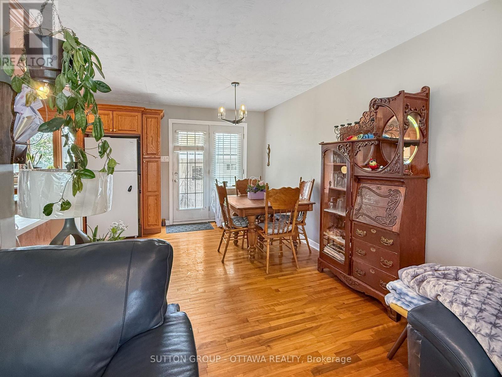 412 LEITCH DRIVE - 16
