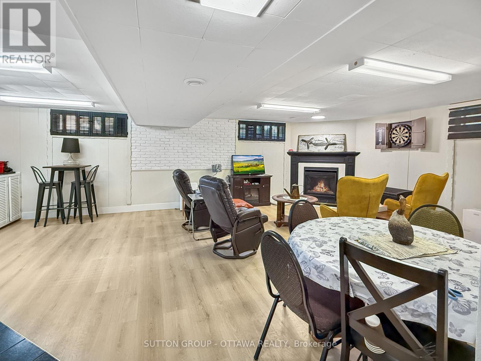 412 LEITCH DRIVE - 29