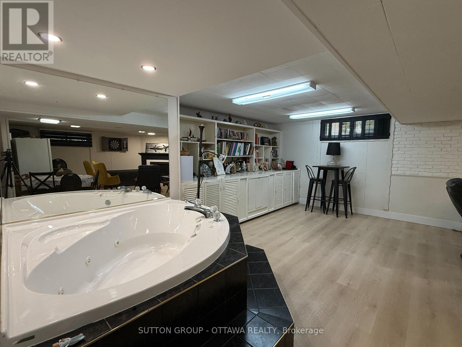 412 LEITCH DRIVE - 30