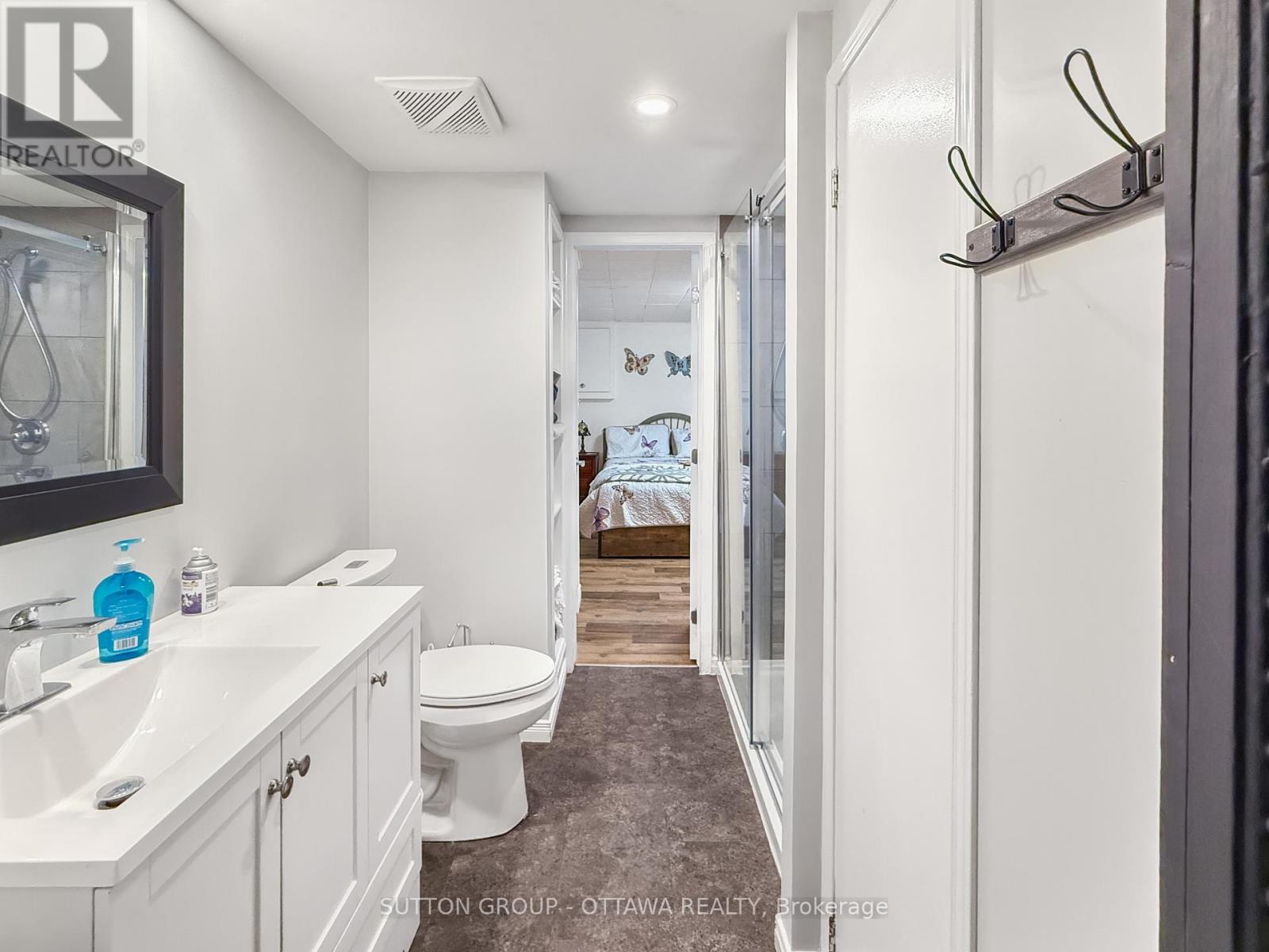 412 LEITCH DRIVE - 32