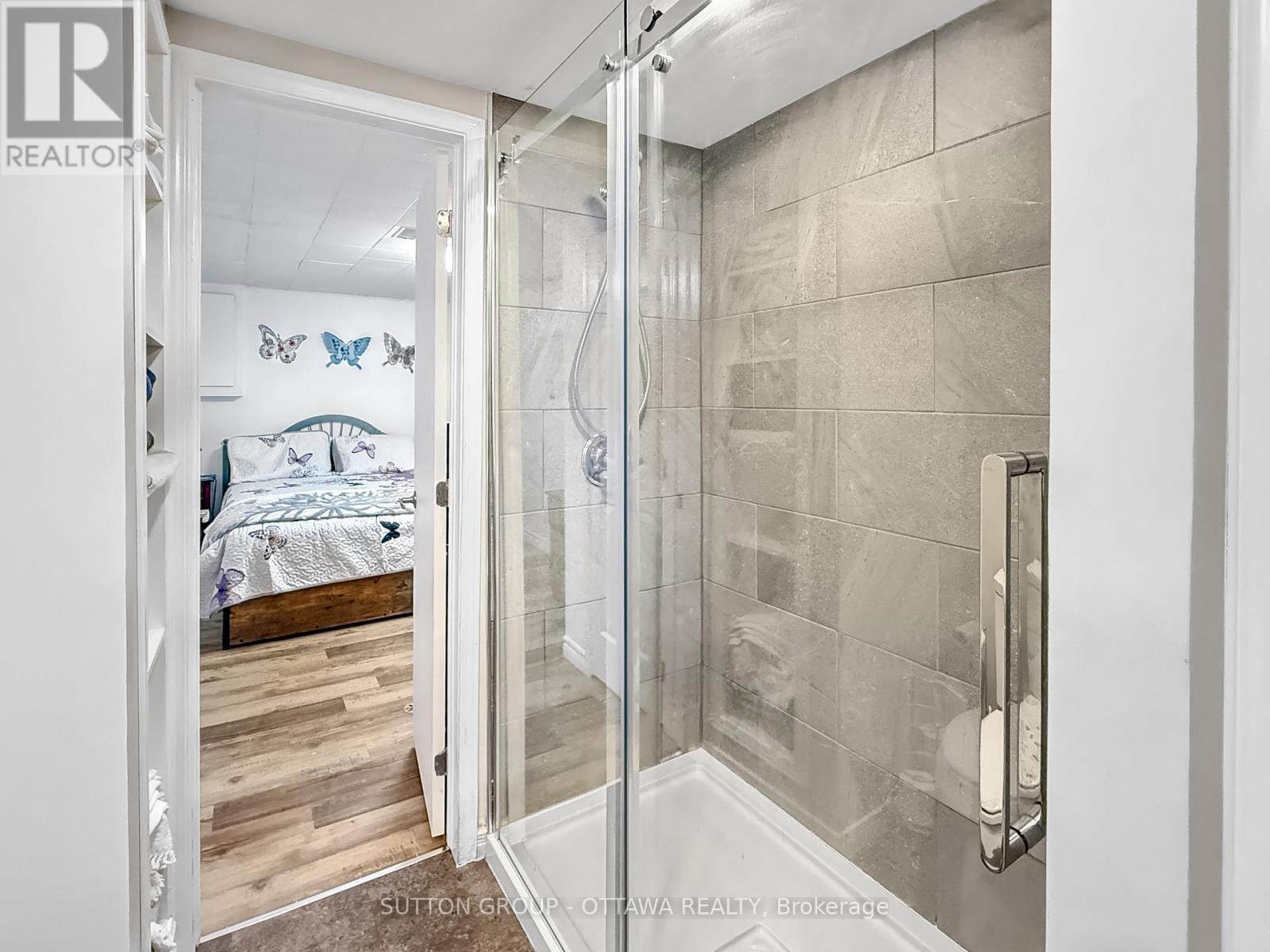 412 LEITCH DRIVE - 33