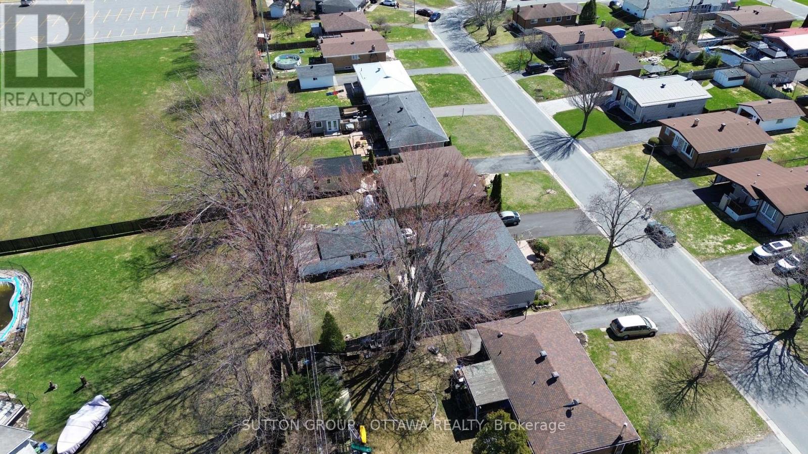 412 LEITCH DRIVE - 42
