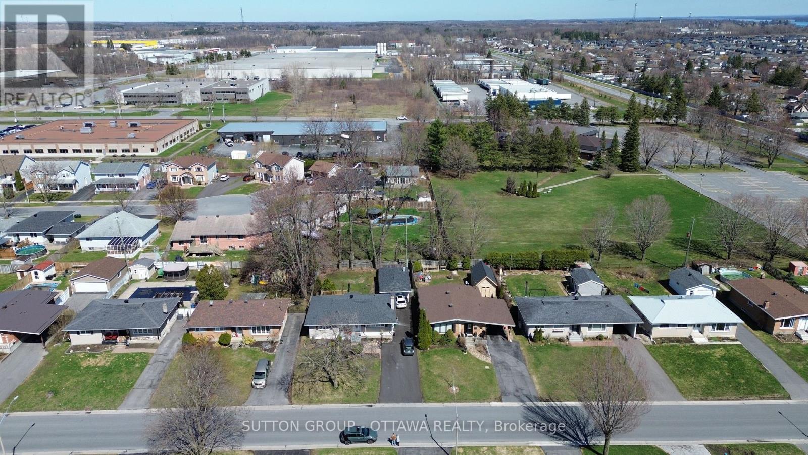 412 LEITCH DRIVE - 44