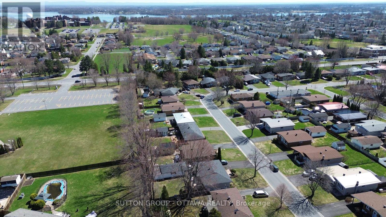 412 LEITCH DRIVE - 43