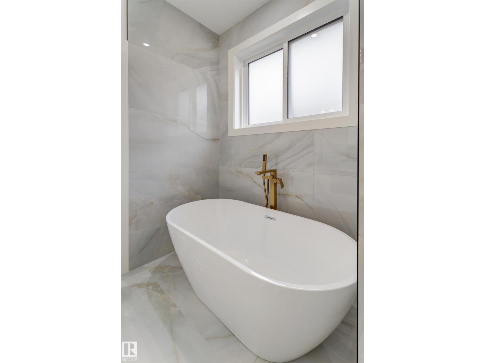 4727 17 AV SW - 26