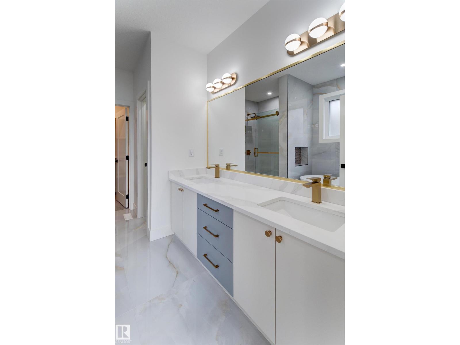 4727 17 AV SW - 25