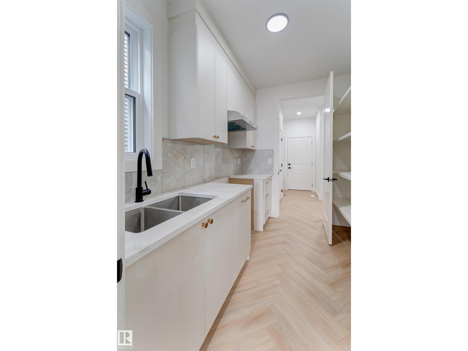 4727 17 AV SW - 15
