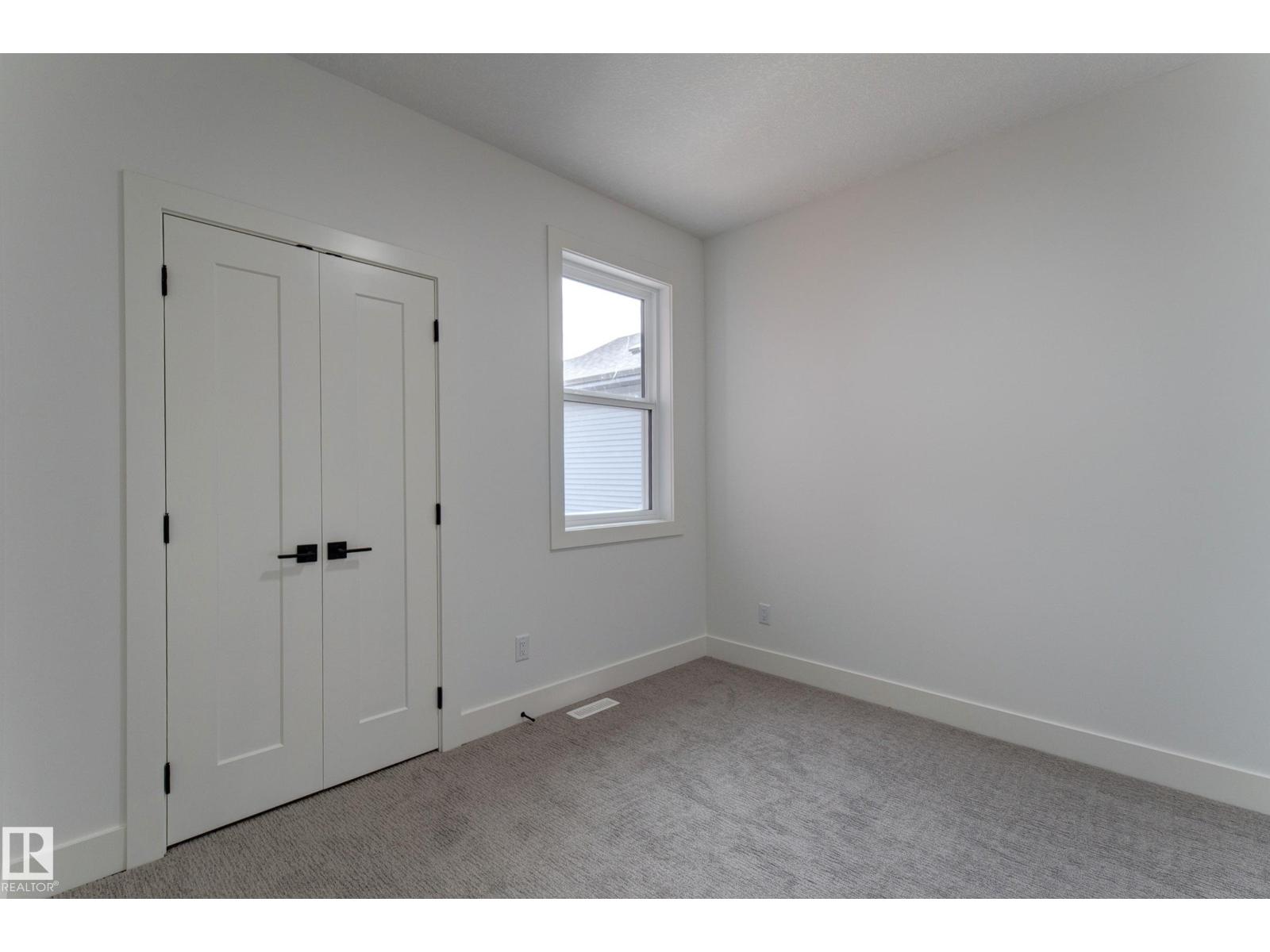 4727 17 AV SW - 31