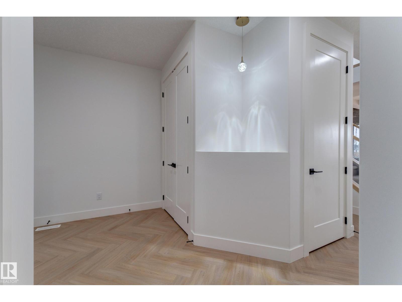 4727 17 AV SW - 5