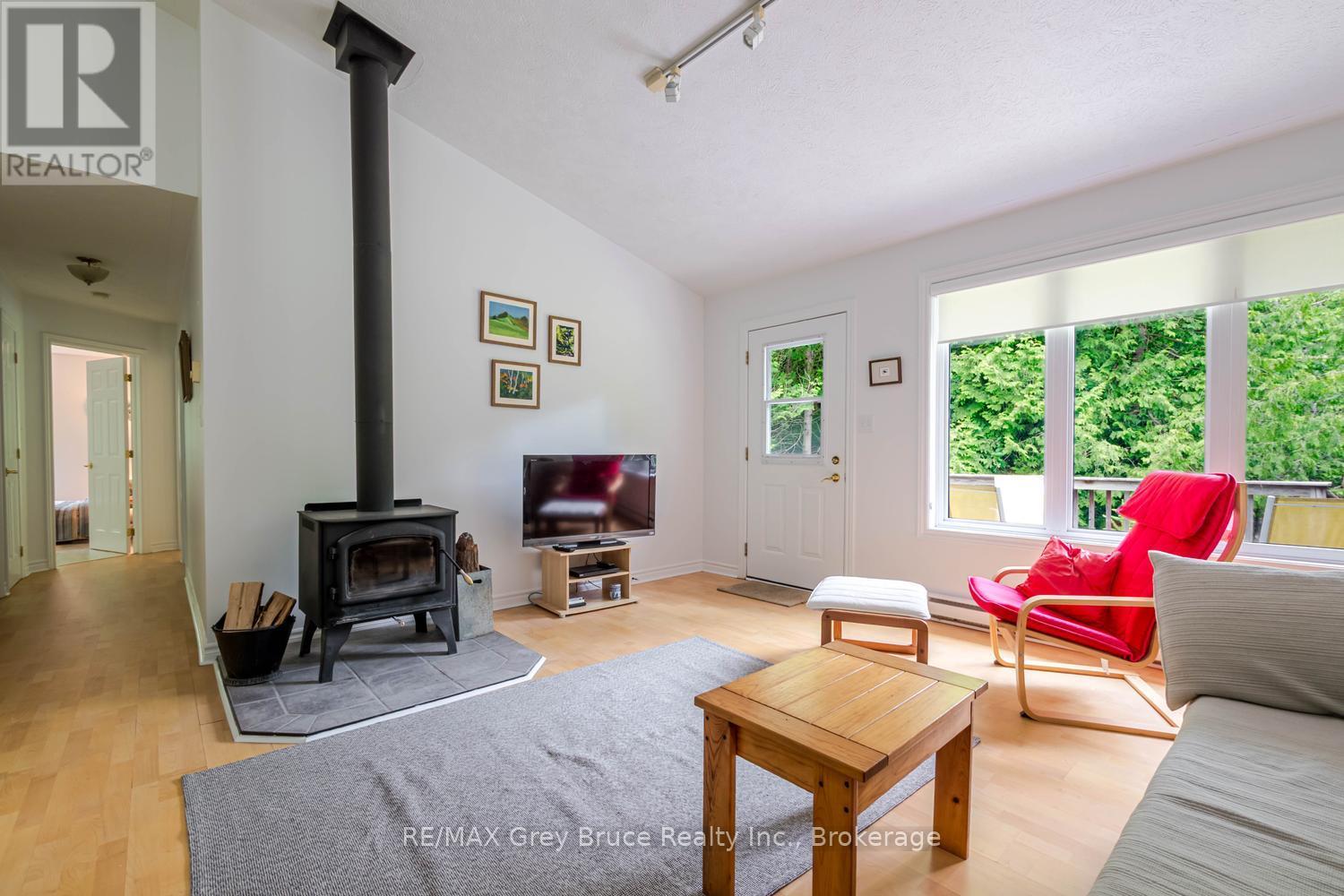 550 HURON ROAD N - 4