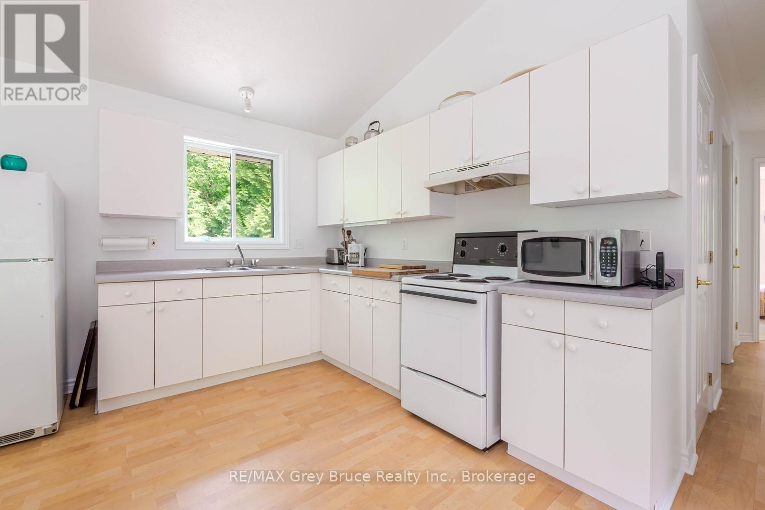 550 HURON ROAD N - 8