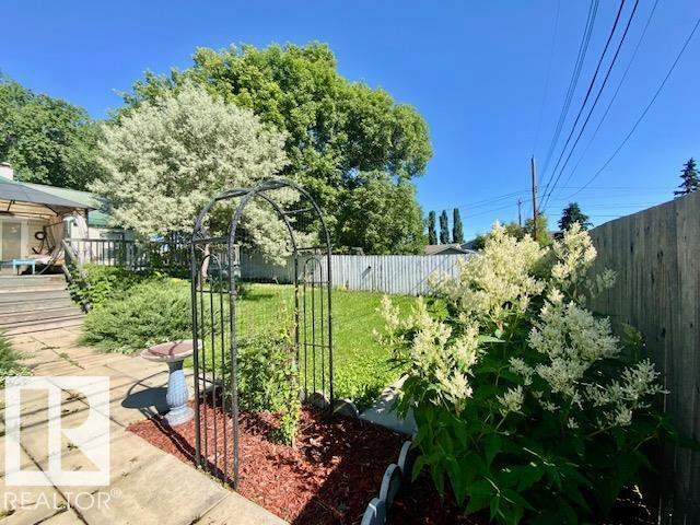 5417 48 ST - 32