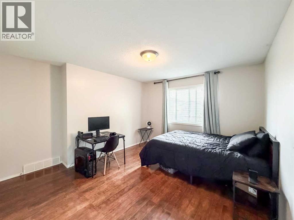 10761 74 Avenue - 12