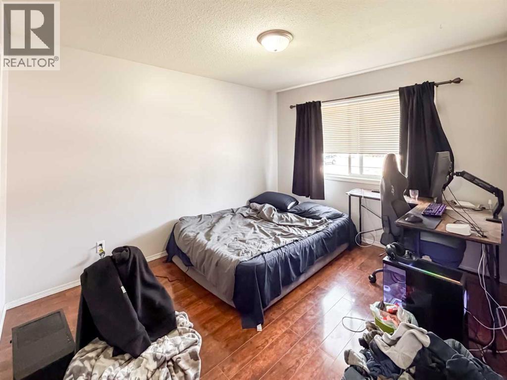 10761 74 Avenue - 14