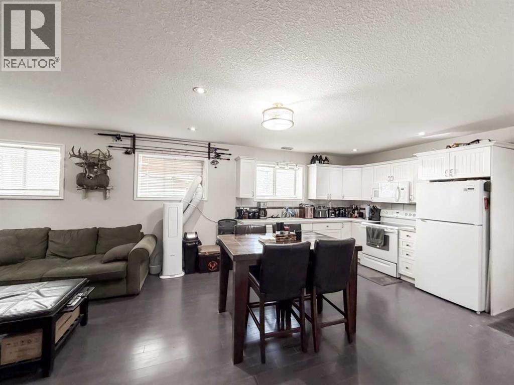 10761 74 Avenue - 20