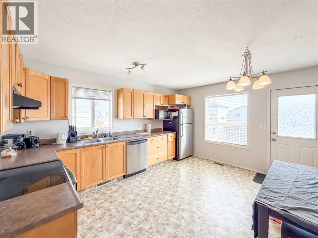 10761 74 Avenue - 8