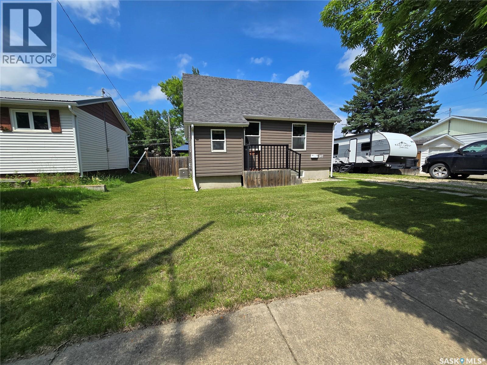 107 9TH AVENUE S - 1