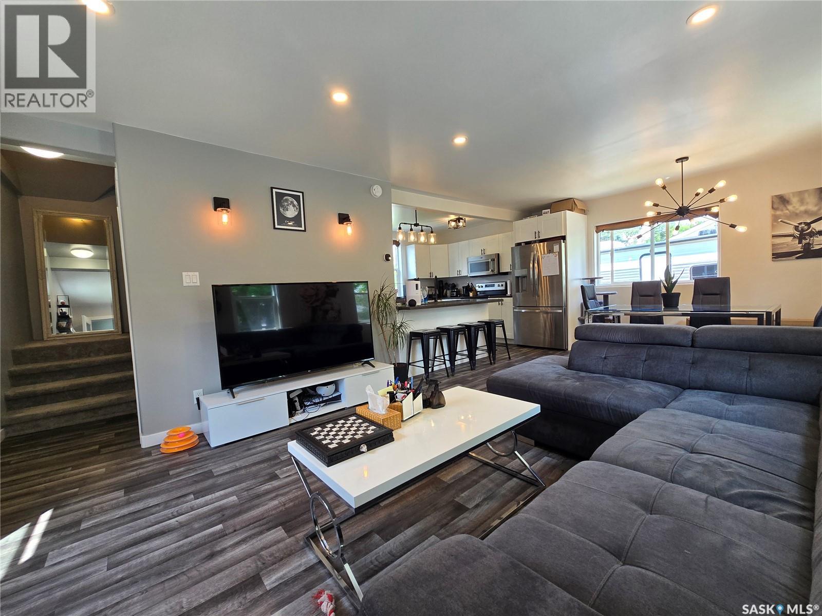 107 9TH AVENUE S - 11