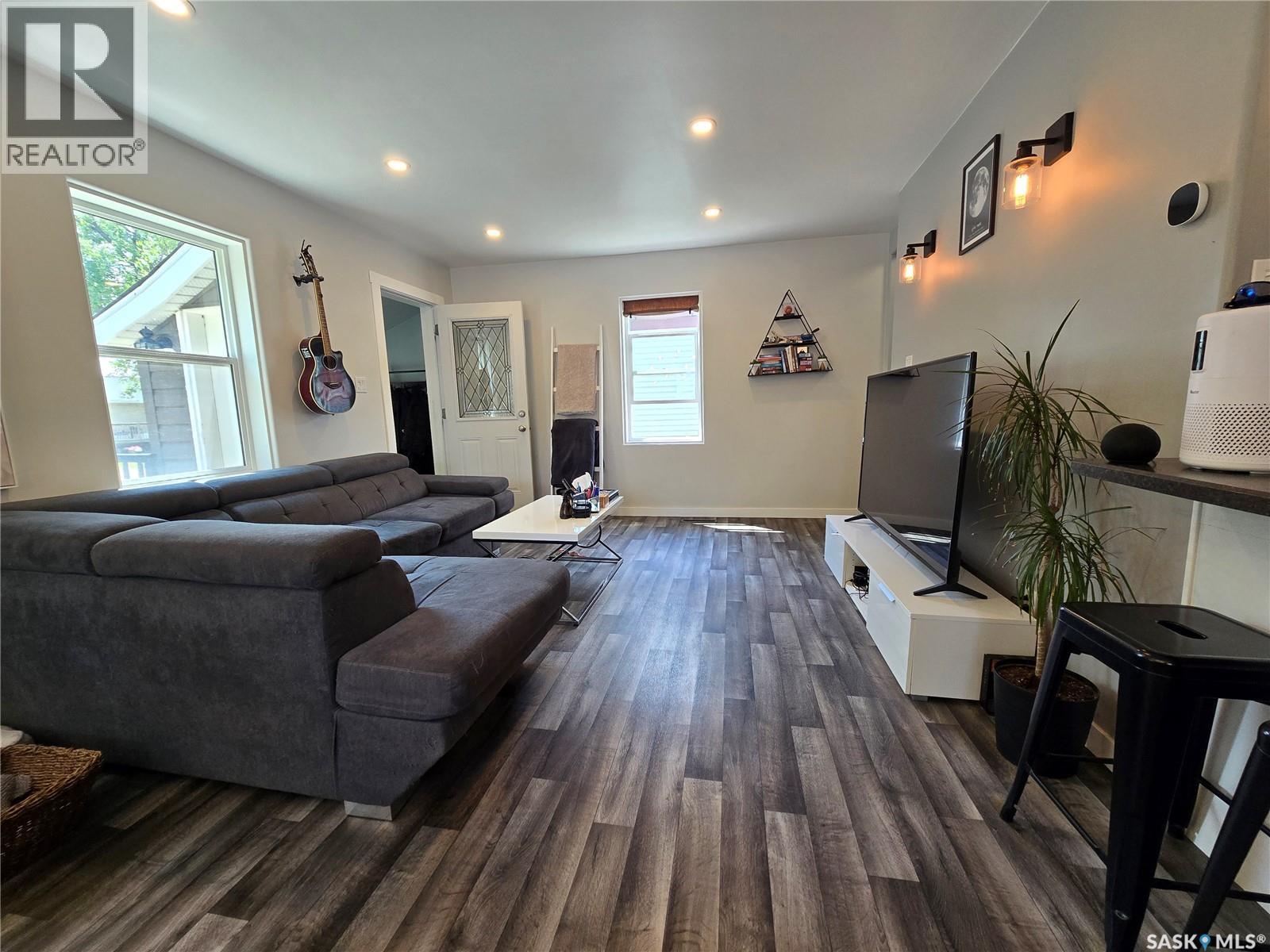 107 9TH AVENUE S - 9