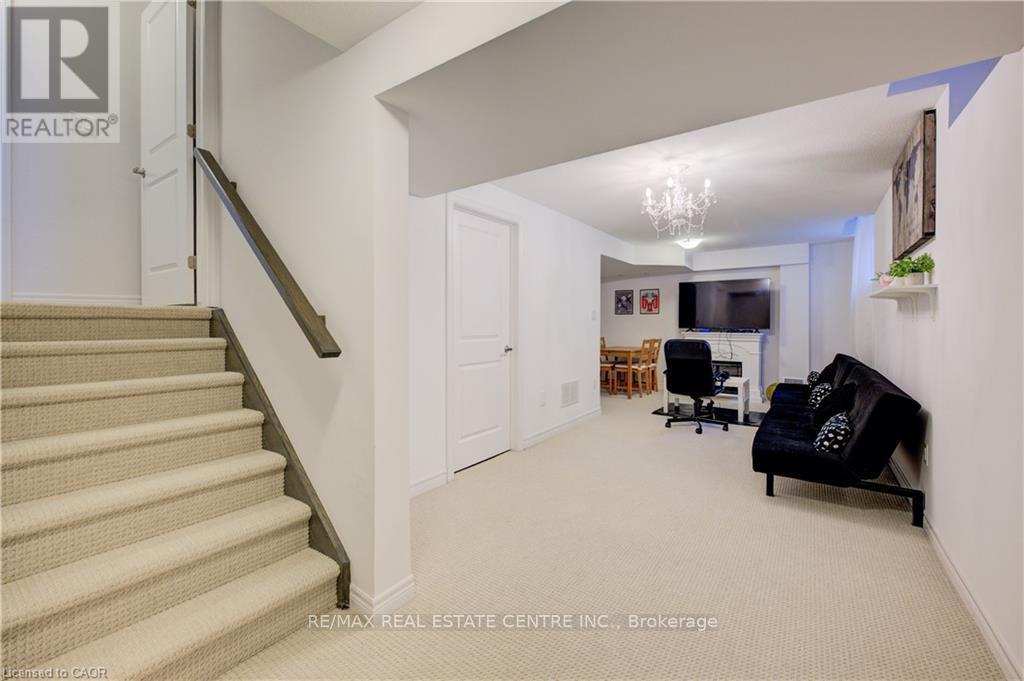 19 BAKER LANE E - 21