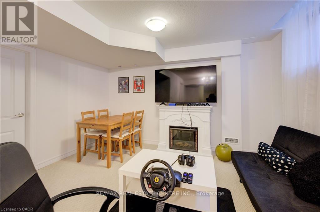 19 BAKER LANE E - 22