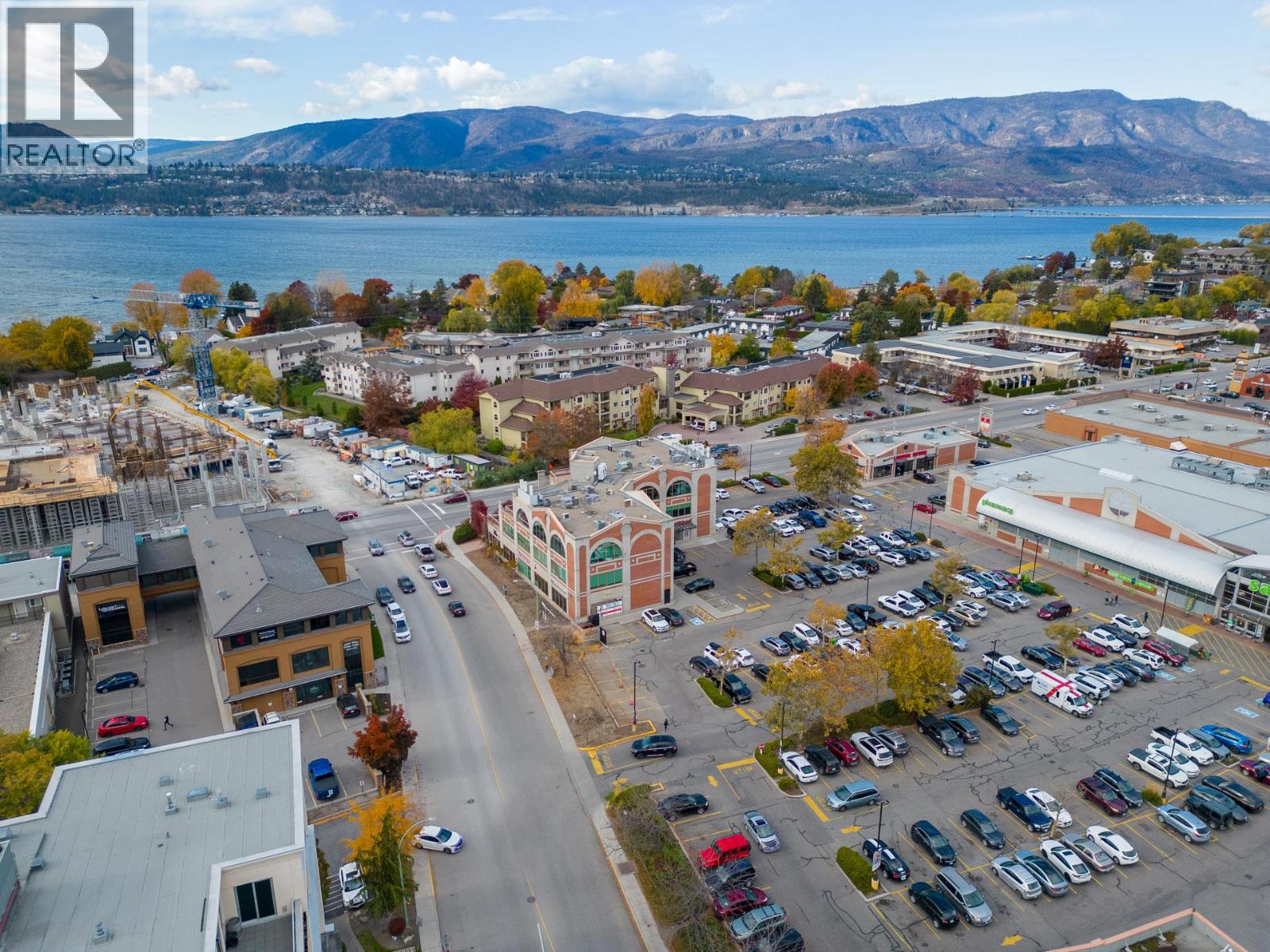 202 3275 Lakeshore Road, Kelowna