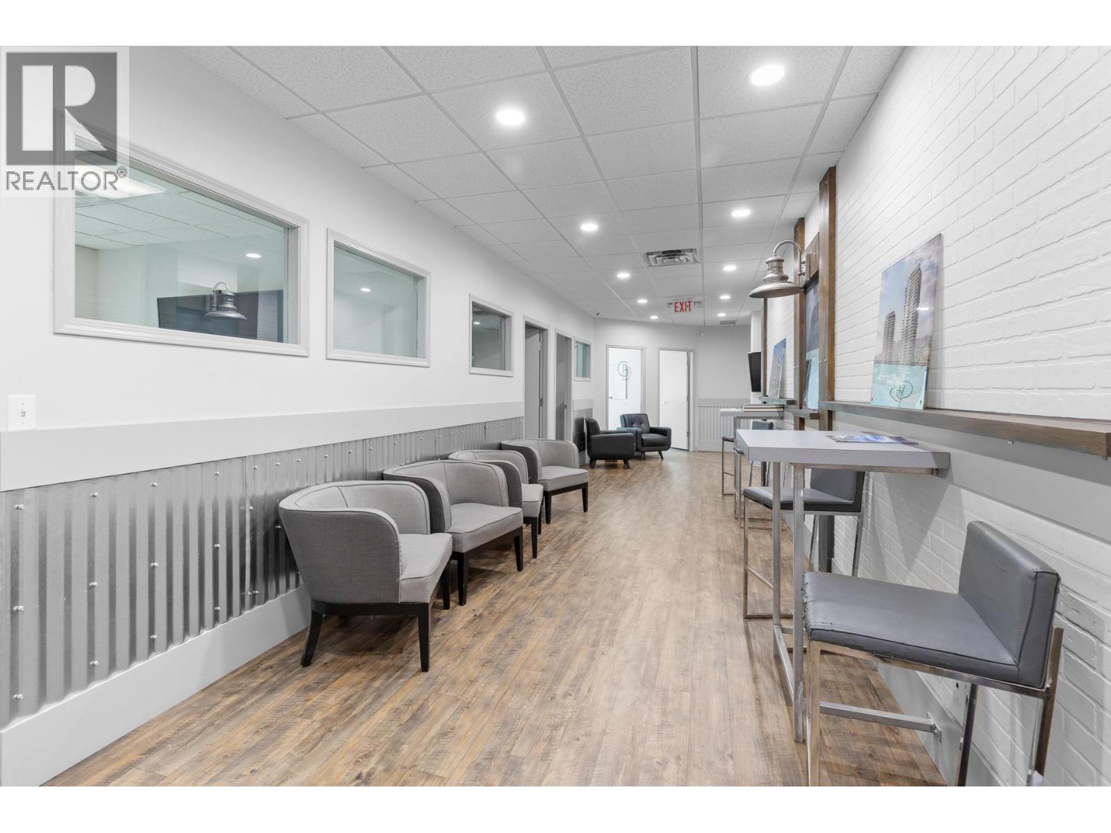 202 3275 Lakeshore Road, Kelowna