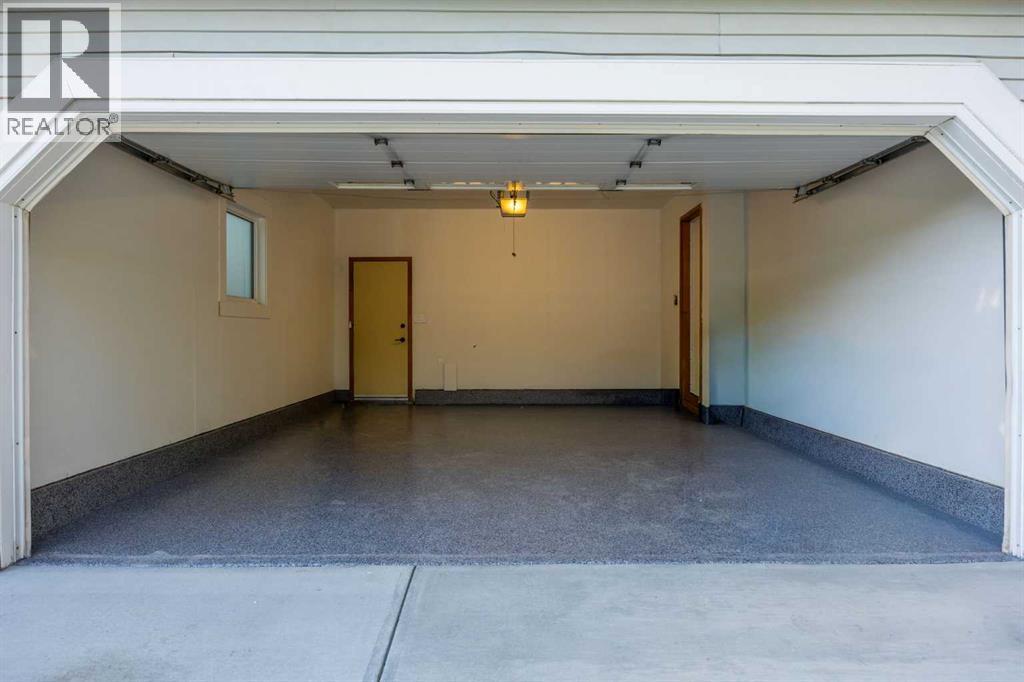60 Strathcona Road SW - 46