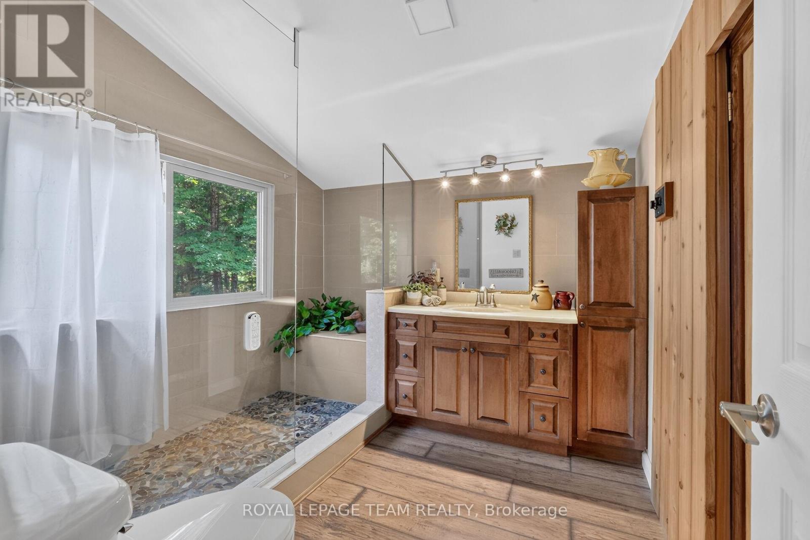 102 A MCVICAR LANE - Image 22