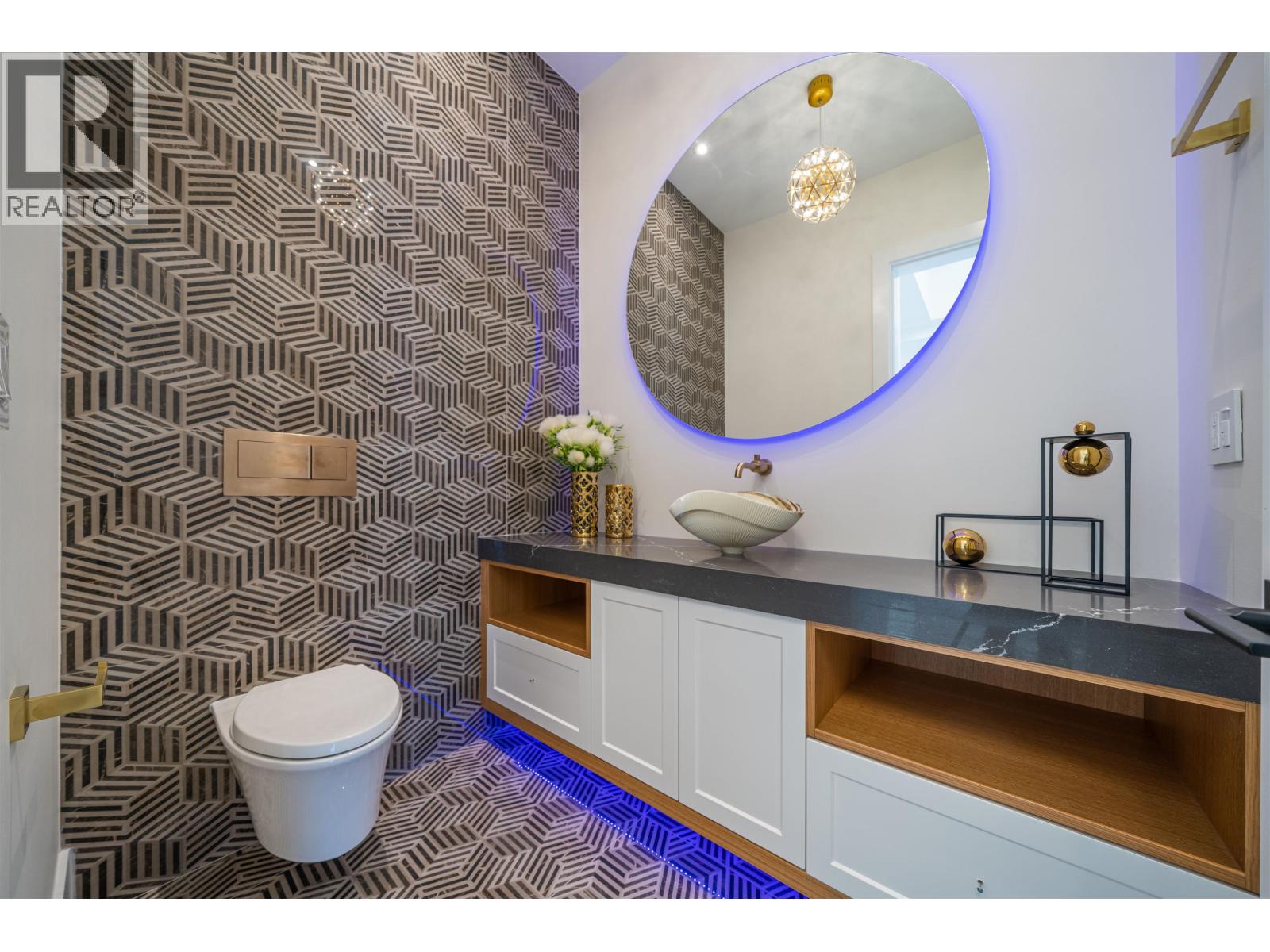 214 W 24TH STREET, North Vancouver