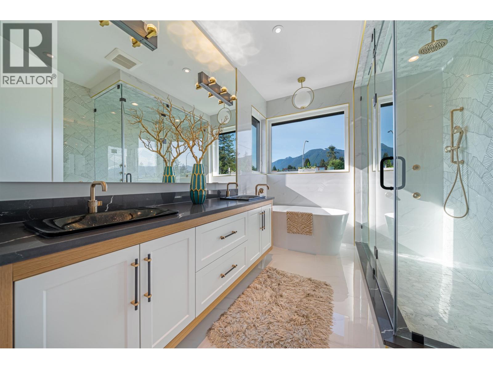 214 W 24TH STREET, North Vancouver