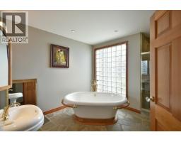 11579 Sunshine Coast Highway, Halfmoon Bay, BC V7Z1C1 Photo 36
