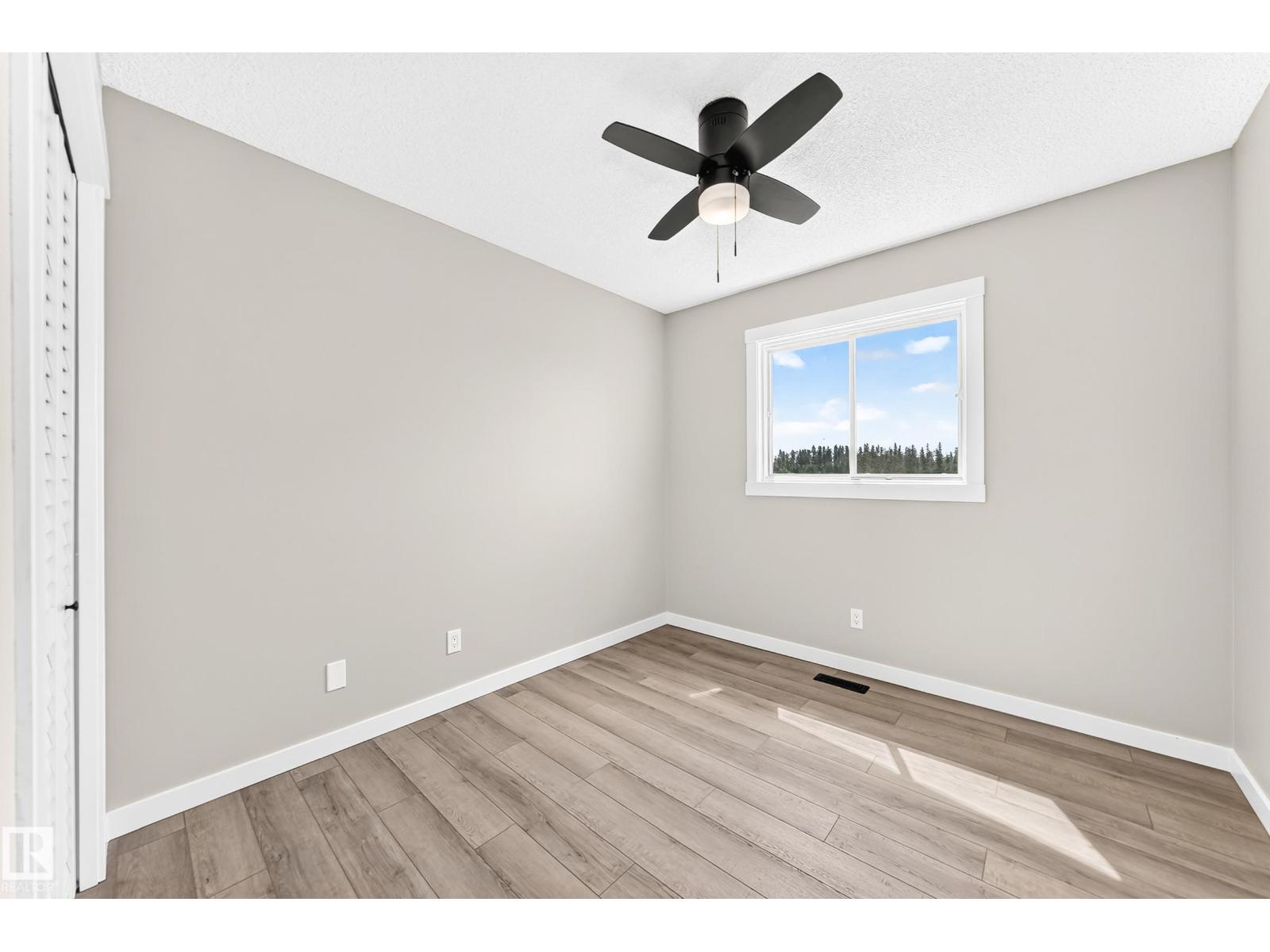37 GLENWOOD CR — photo 21