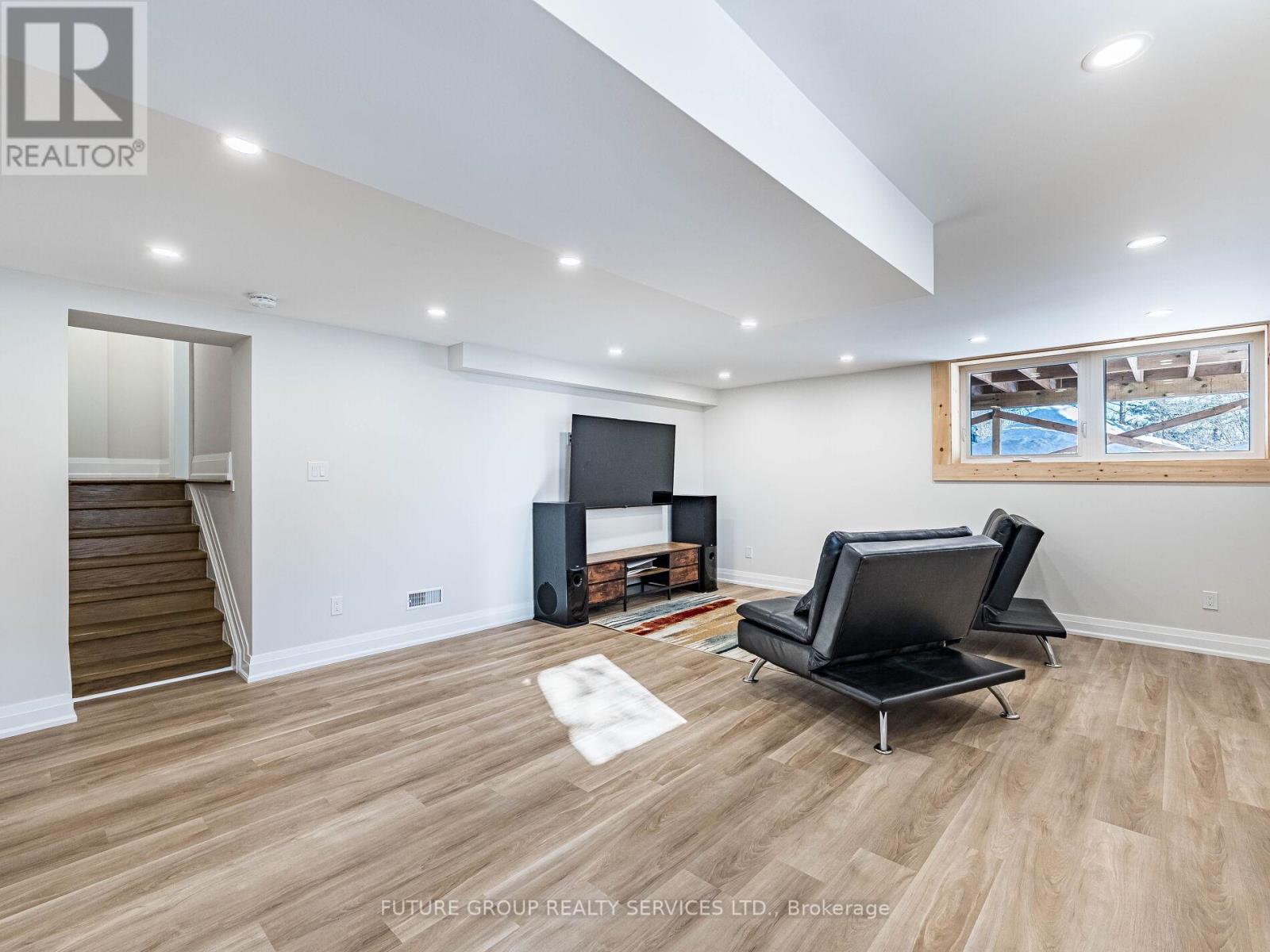 153 DANIEL STREET N - 36