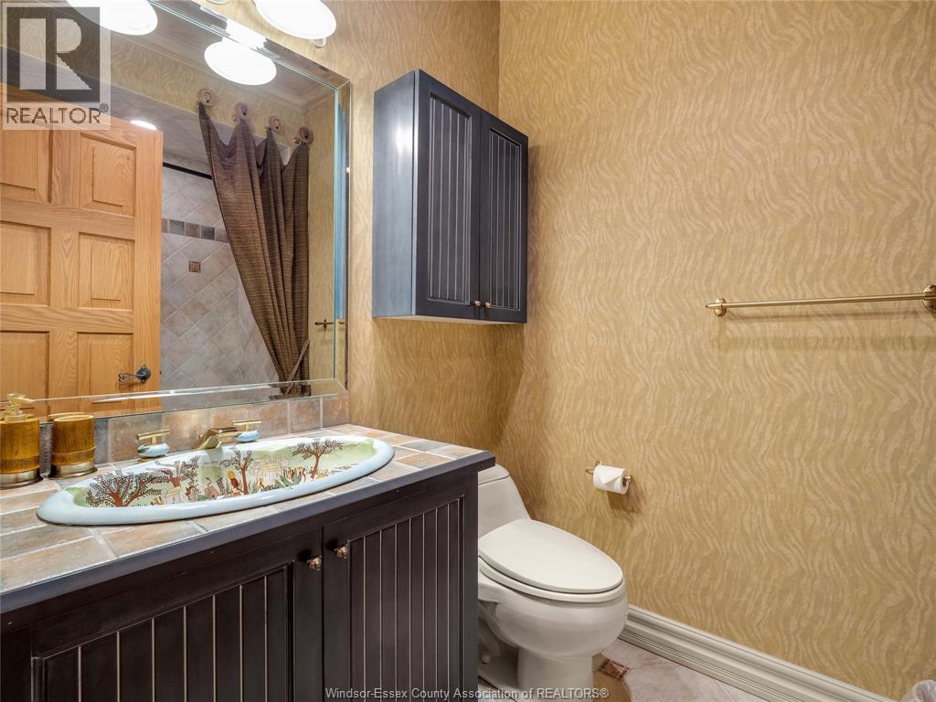 318 CRYSTAL BAY DRIVE - 21