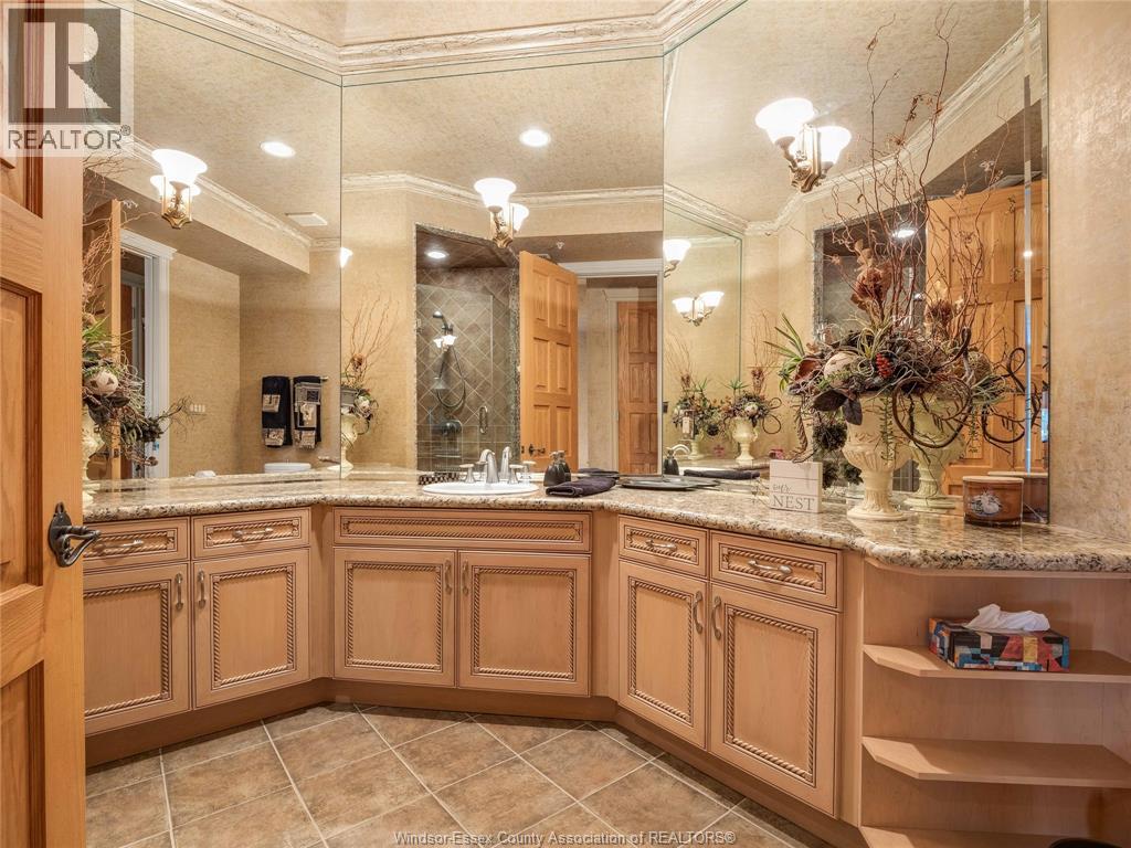 318 CRYSTAL BAY DRIVE - 37