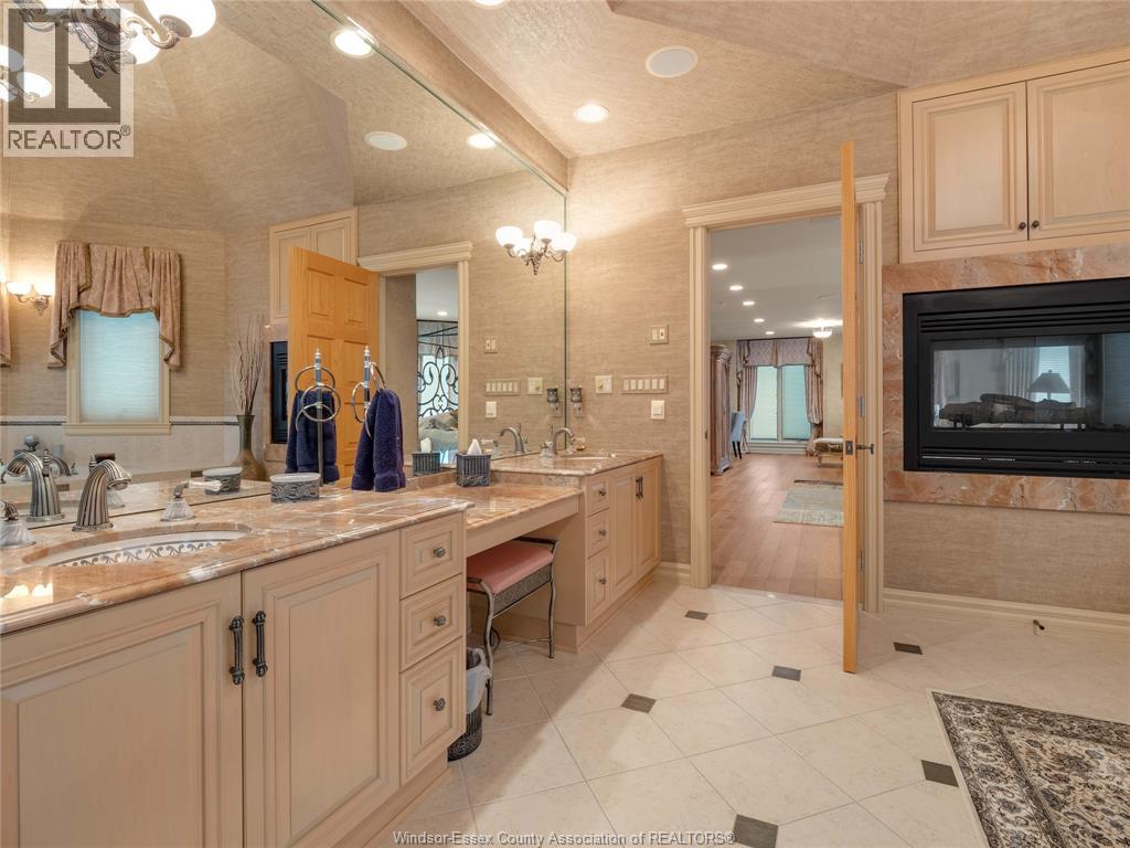 318 CRYSTAL BAY DRIVE - 19