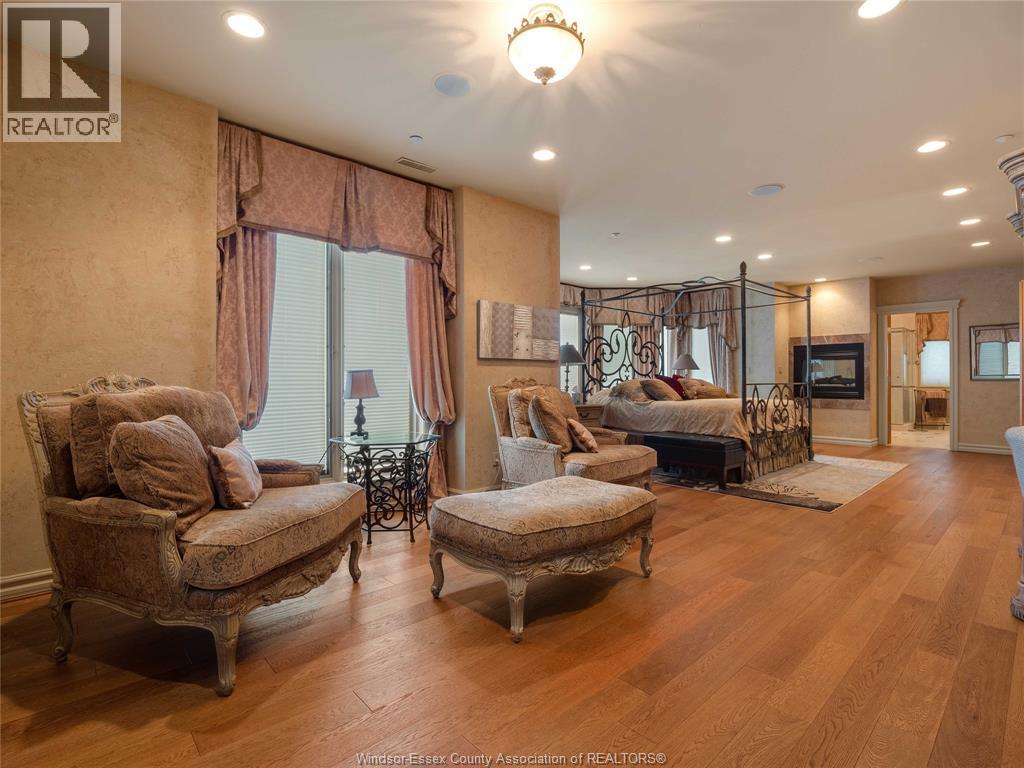 318 CRYSTAL BAY DRIVE - 17