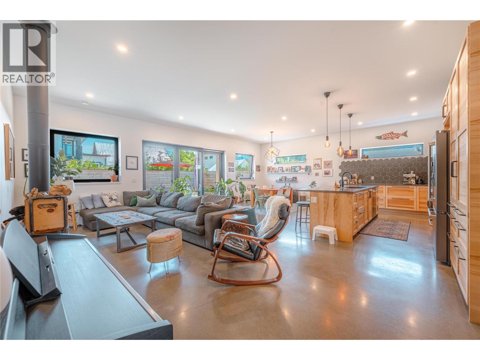 702 Center Street - 8