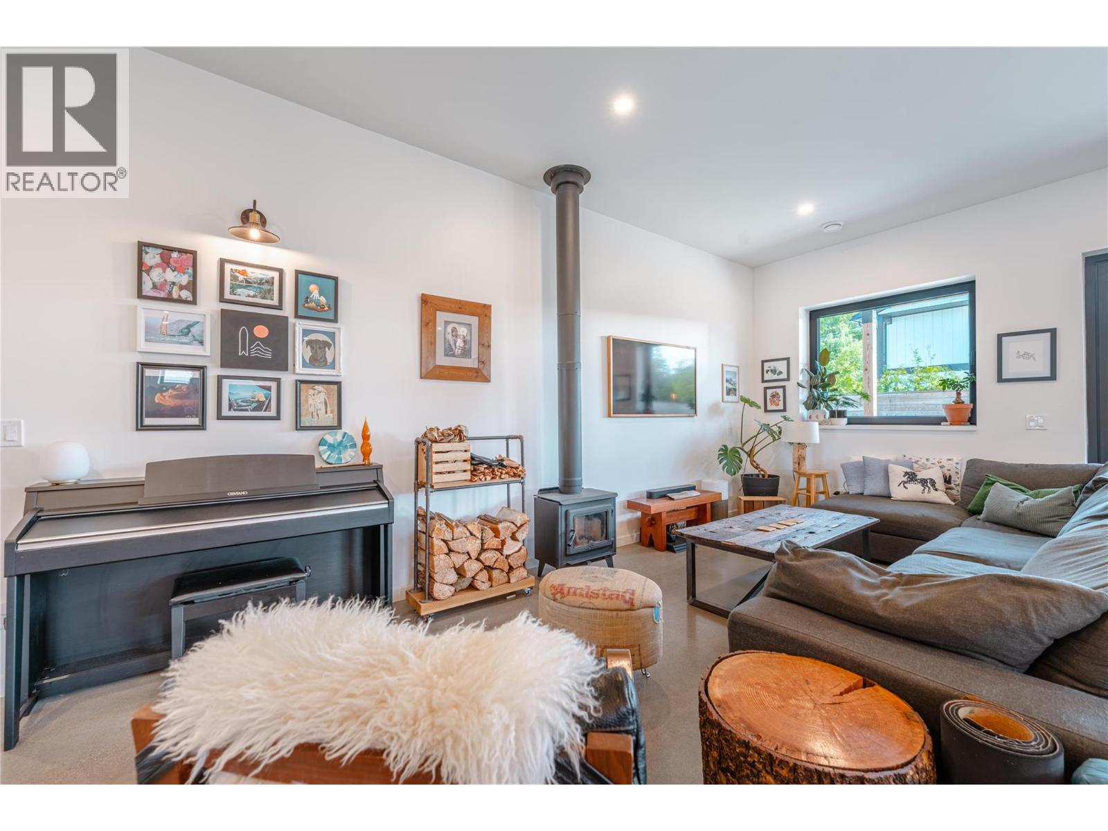 702 Center Street - 9