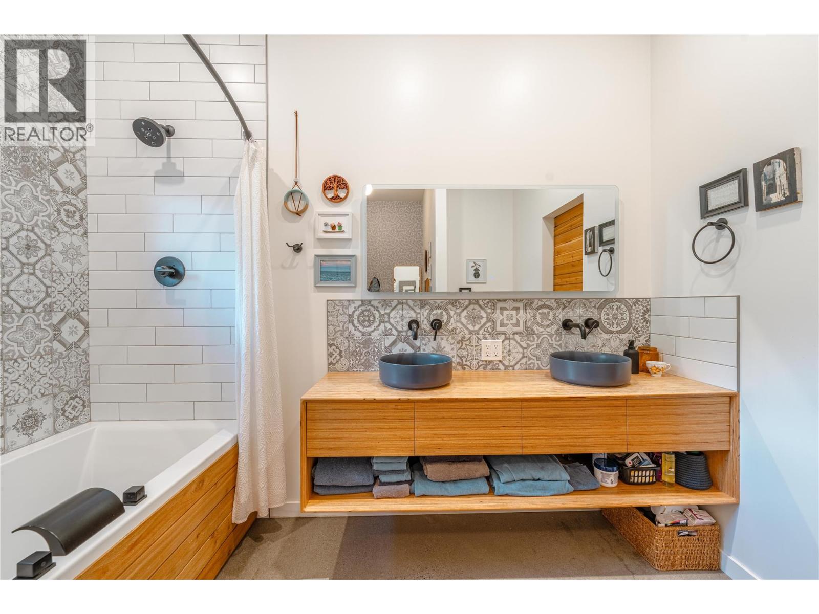 702 Center Street - 25