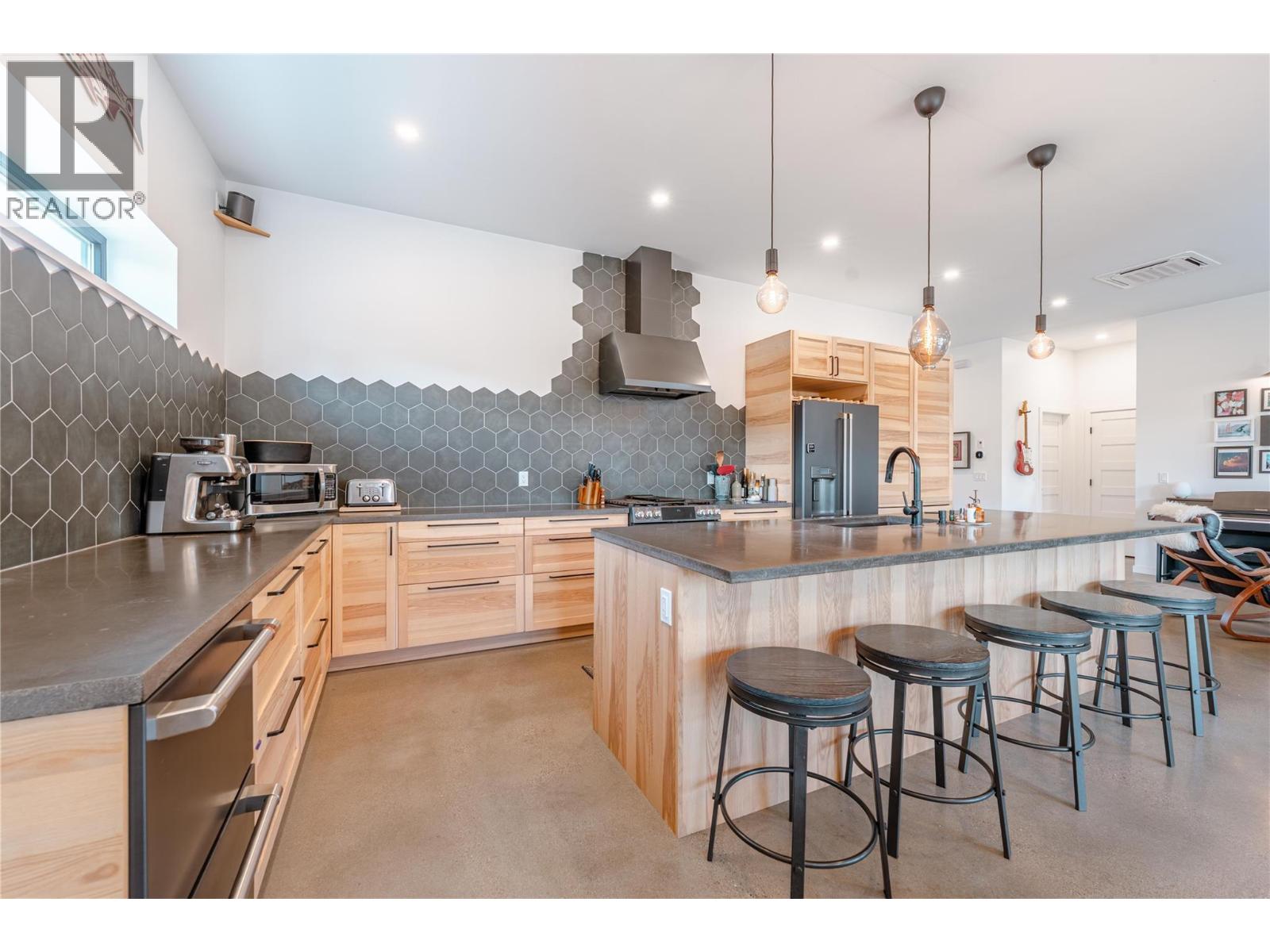 702 Center Street - 11