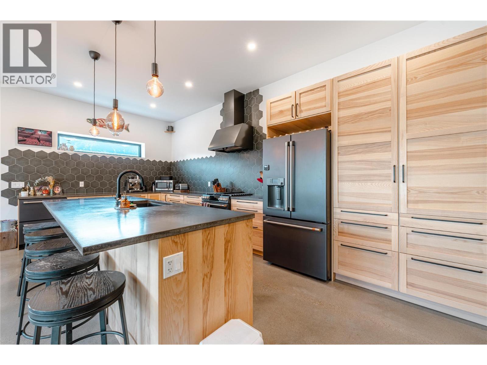 702 Center Street - 10